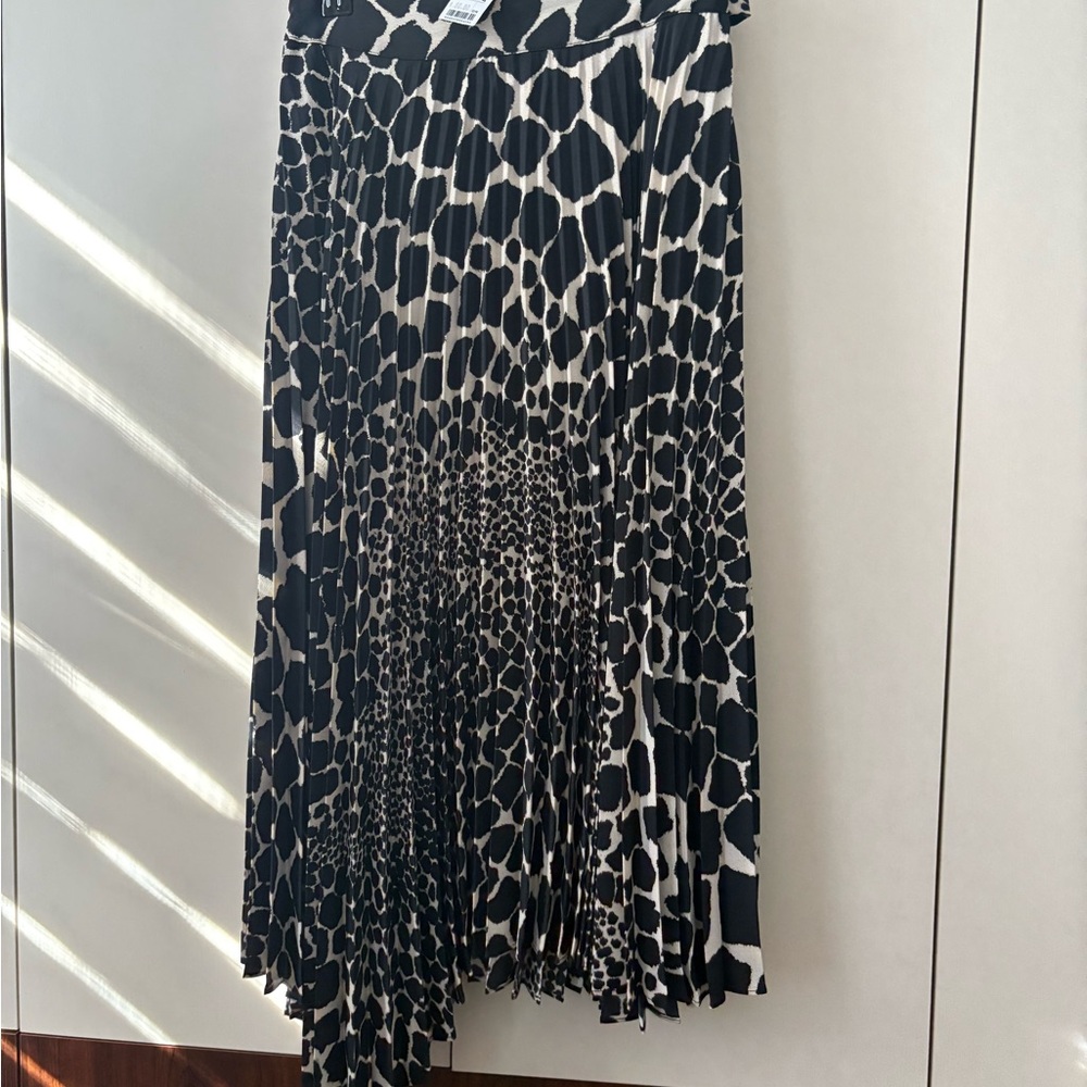 Black and White Animal Print Pleated Skirt